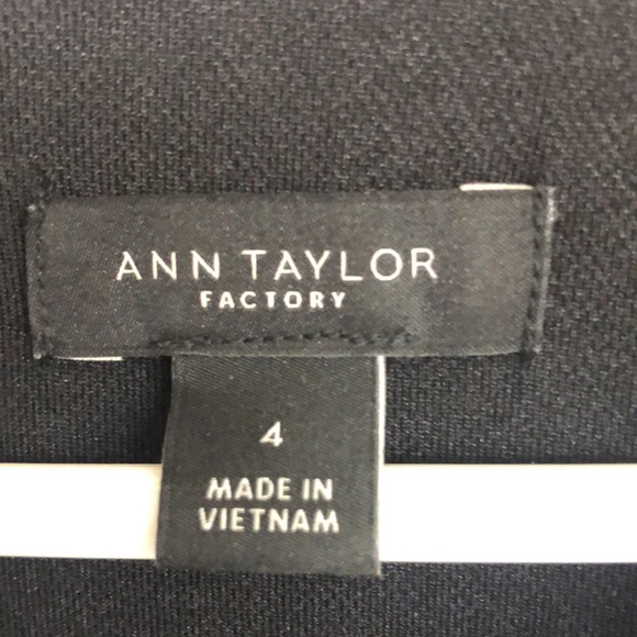 Ann Taylor Factory Sz 4 Wrap Dress 🖤 - Picture 2 of 5